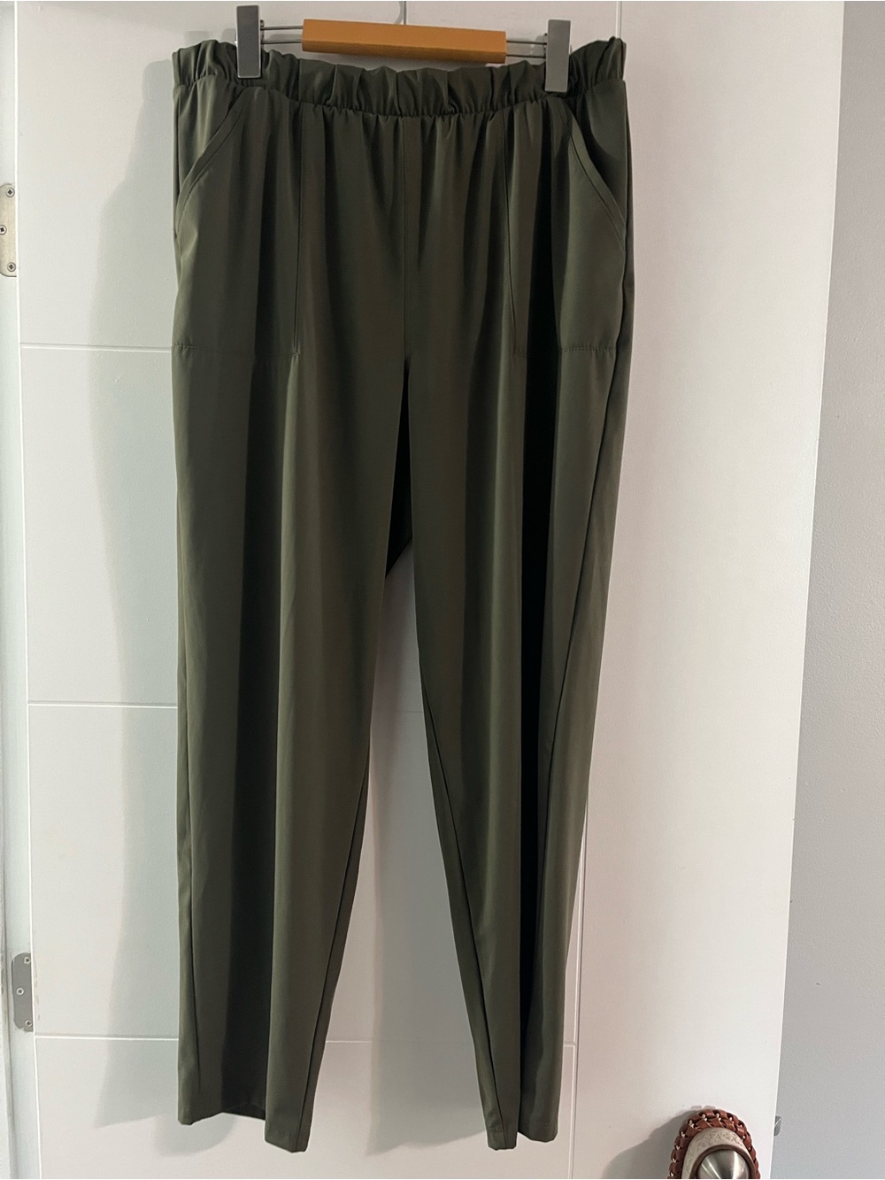 Women’s Versatile Olive Green Elastic-Waist Trousers